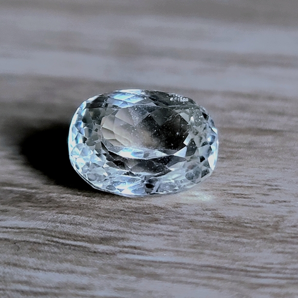 Gorgeous 6 Carat White Zircon - Picture 3 of 17